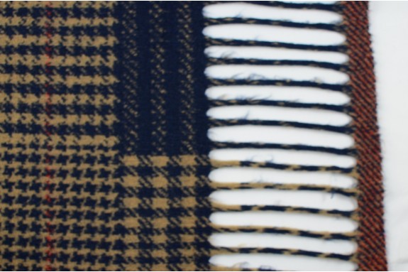 Lainage tartan frangé