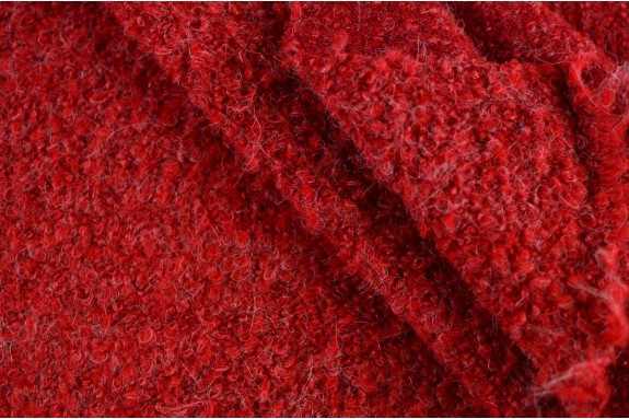 Tricot bouclé rouge