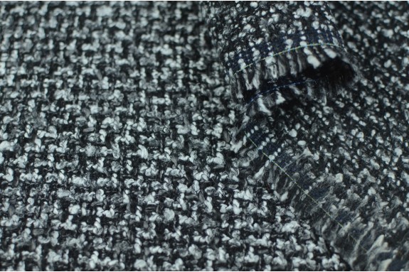 Type Chanel gris noir