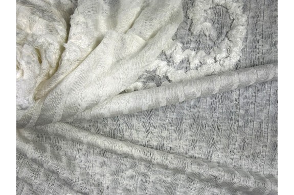 Maille brodée blanc cassé