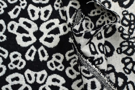 Jacquard noir et écru