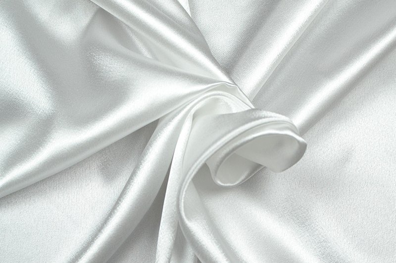 Satin de polyester blanc