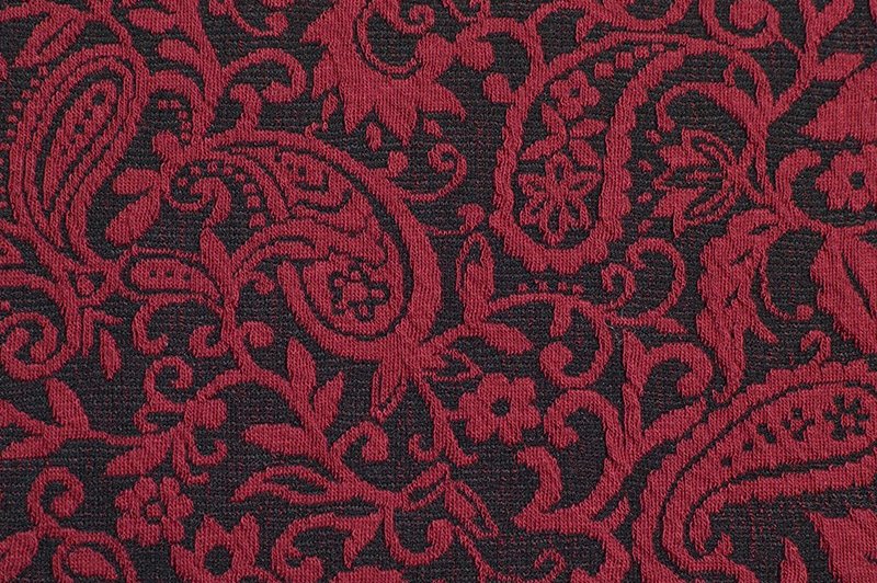 Maille tricot noir et rouge bordeaux