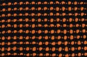 Tricot noir bouclé orange