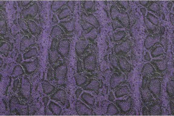 Tricot violet motif serpent