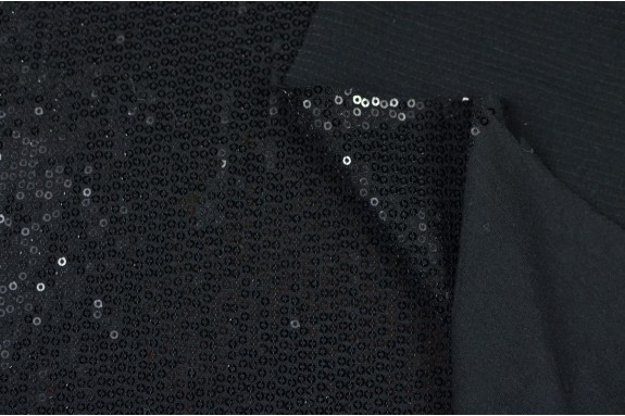 Maille noire à petits sequins